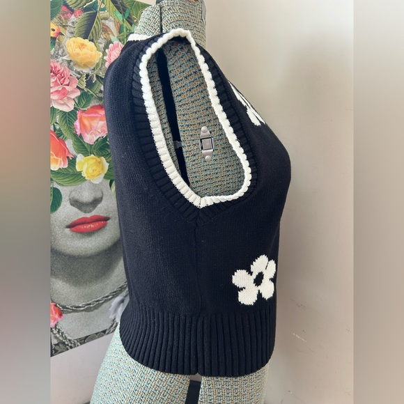 NWOT SUMMER DAISY KNIT TANK. Sz. M. VERSATILE, LIGHTWEIGHT, STYLISH. - Picture 3 of 8